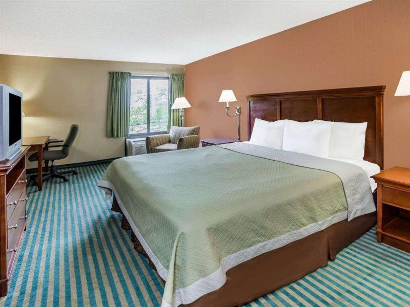 Days Inn By Wyndham ווסטמינסטר מראה חיצוני תמונה