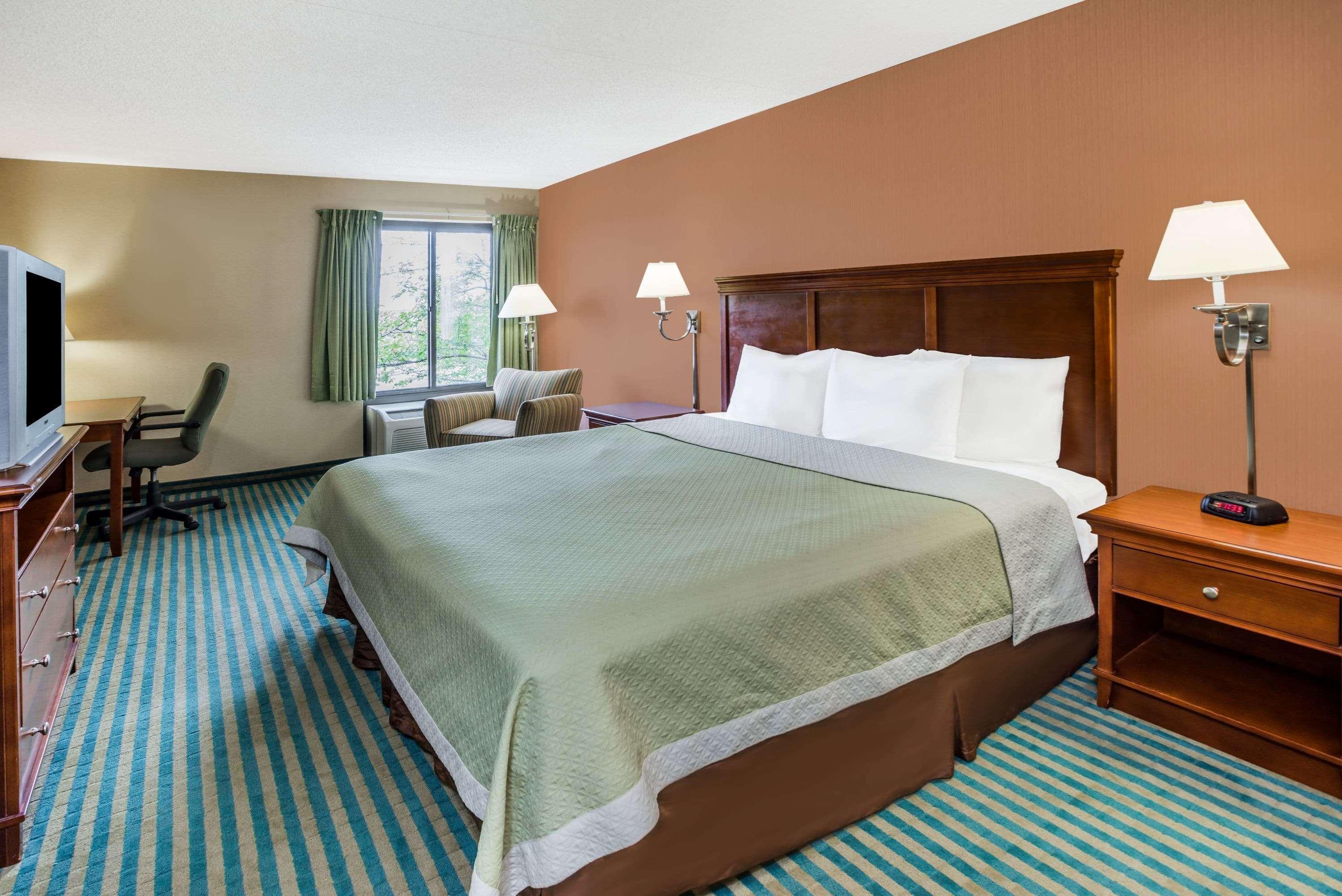 Days Inn By Wyndham ווסטמינסטר מראה חיצוני תמונה